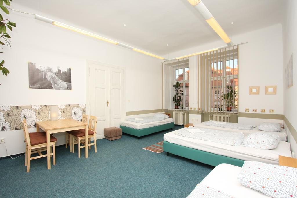 Charles Square Hostel Praha Rom bilde