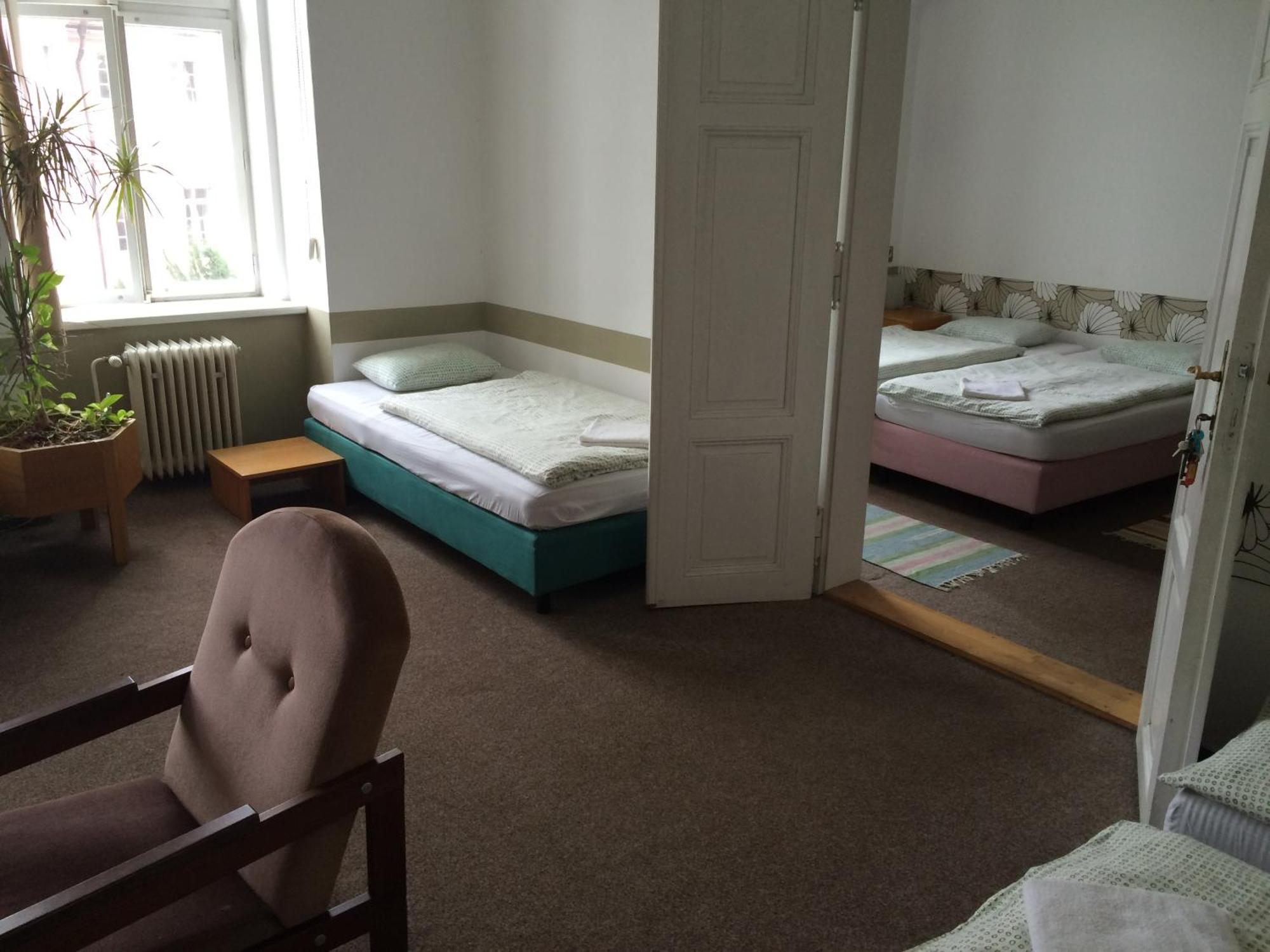 Charles Square Hostel Praha Rom bilde