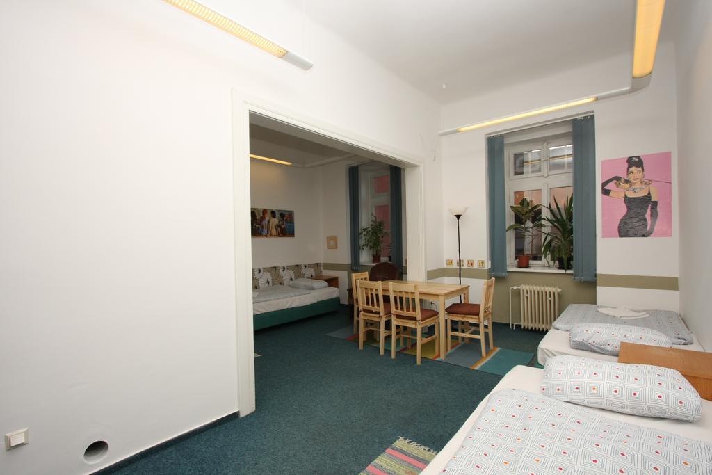 Charles Square Hostel Praha Rom bilde